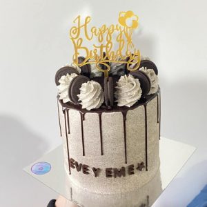 comprar torta con drip de chocolate y galletas oreo, tienda online de postres venezolanos en santiago de chile