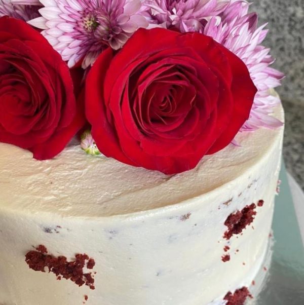 comprar torta red velvet con flores, tienda online de postres venezolanos en santiago de chile